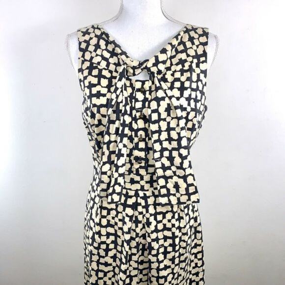 TRINA TURK Tie Collar Dress Size 4 Grey Cream‎ Pleated Classic Button Print - Picture 2 of 6